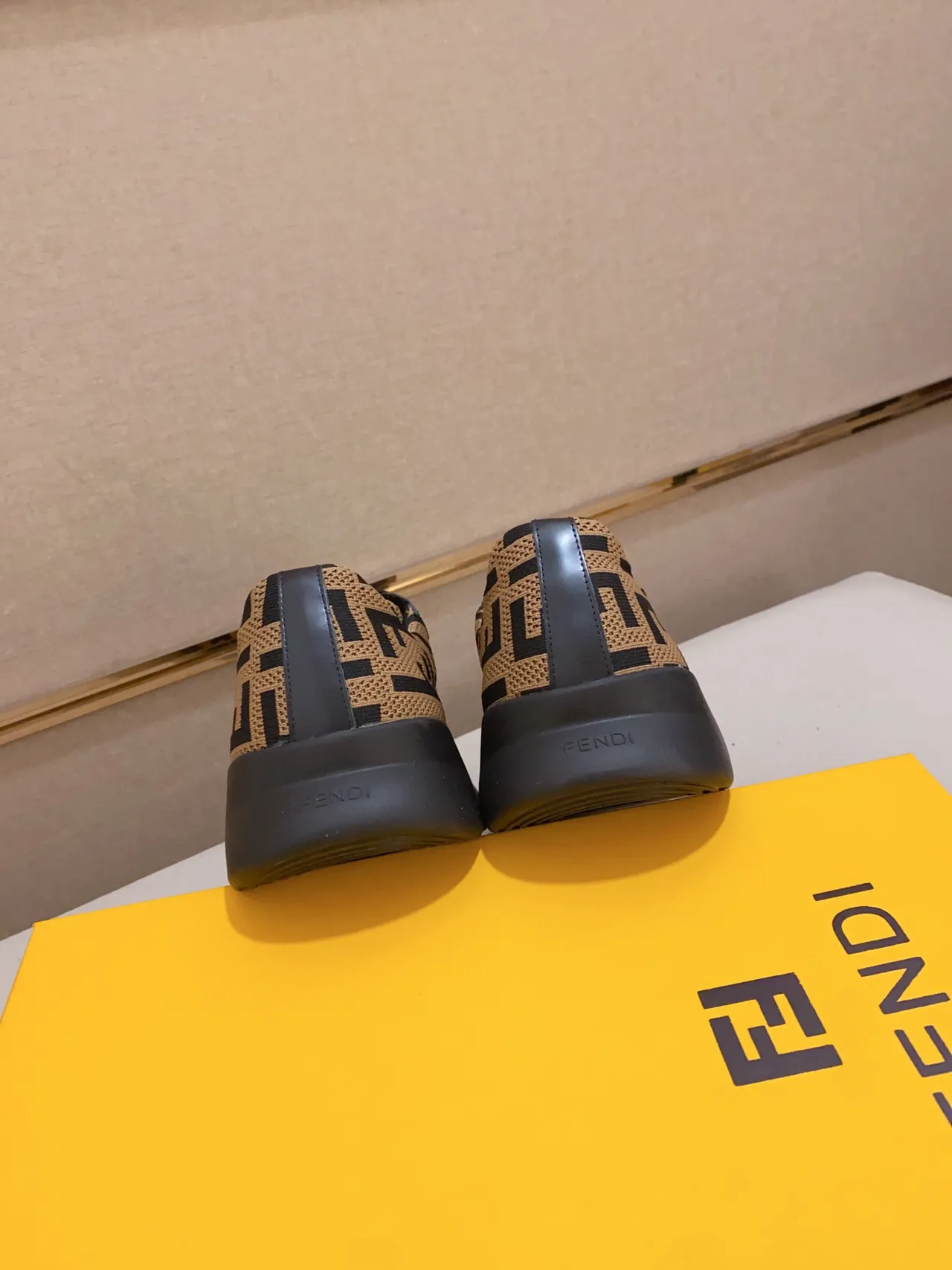 Fendi Chaussures lifestyle beige noir upper en maille tout recouvert monogramme FF 3