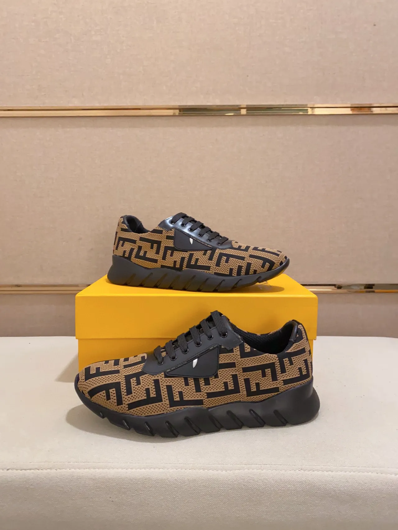 Fendi Chaussures lifestyle beige noir upper en maille tout recouvert monogramme FF 4