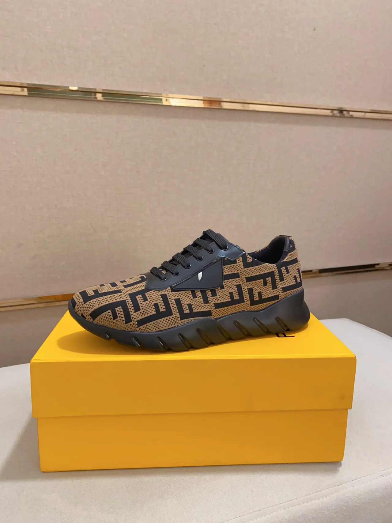 Fendi Chaussures lifestyle beige noir upper en maille tout recouvert monogramme FF 5