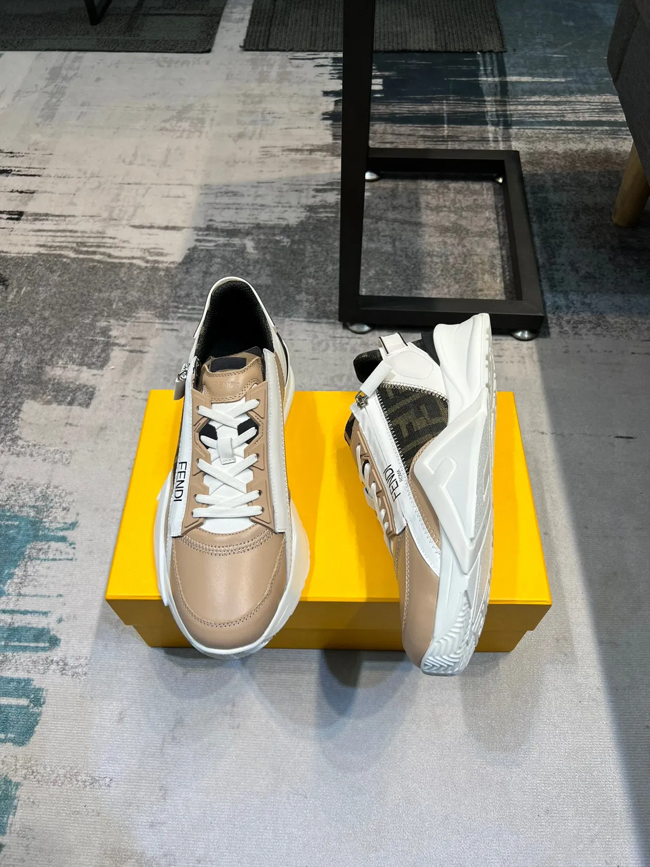 Fendi Bege Branco Solado Plataforma Assimétrica Fecho Lateral Tênis Chunky 4