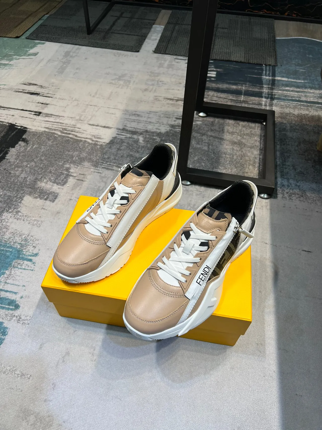 Fendi Bege Branco Solado Plataforma Assimétrica Fecho Lateral Tênis Chunky 5