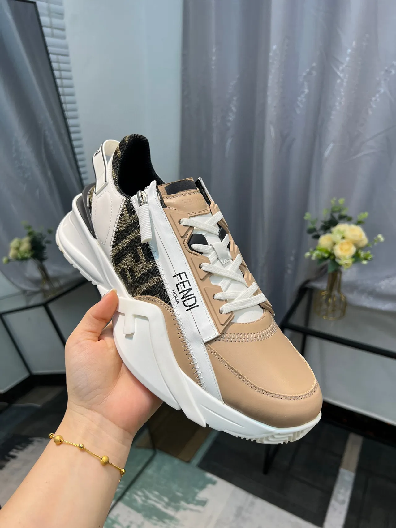 Fendi Bege Branco Solado Plataforma Assimétrica Fecho Lateral Tênis Chunky 6
