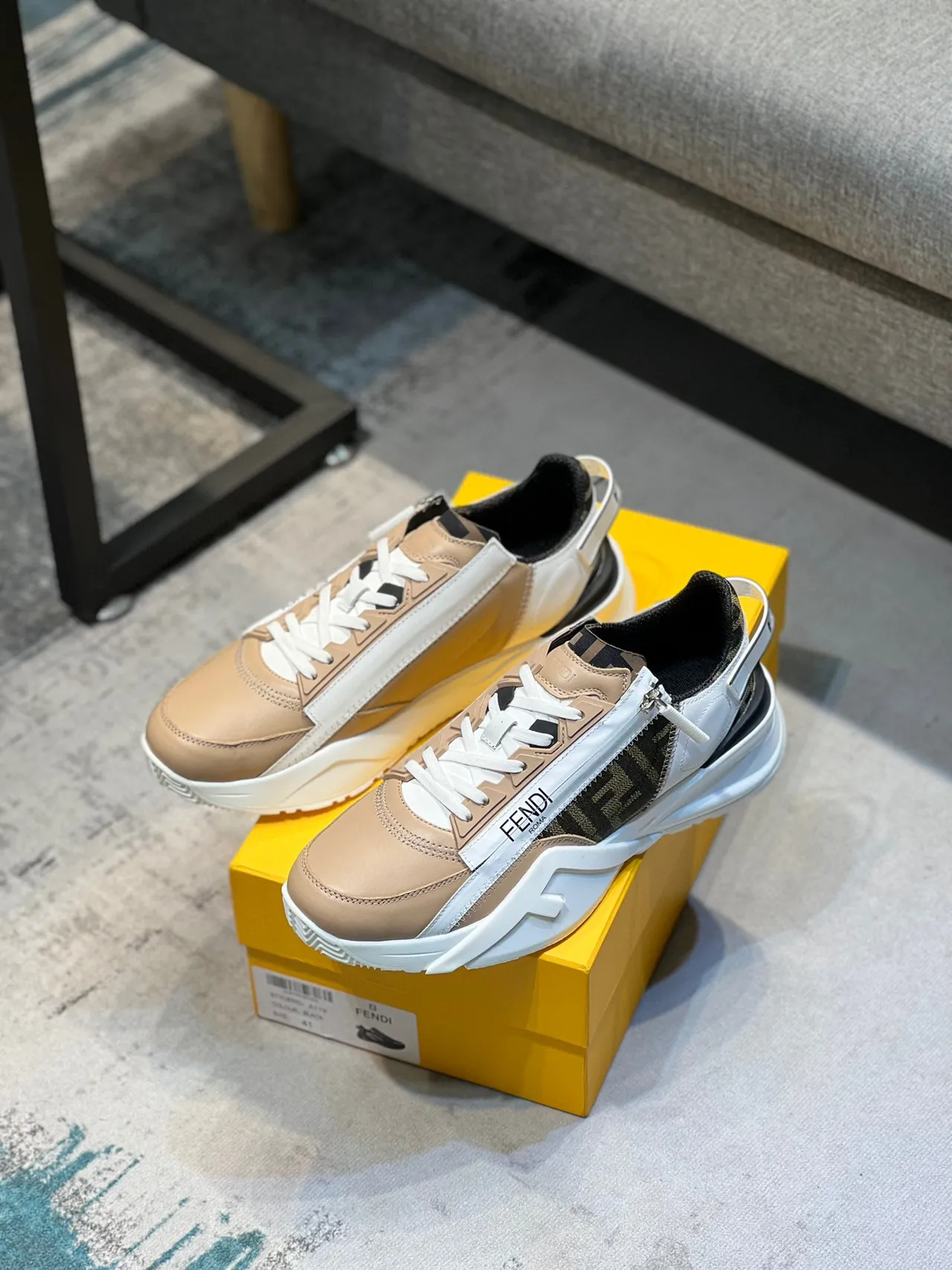 Fendi Bege Branco Solado Plataforma Assimétrica Fecho Lateral Tênis Chunky 7
