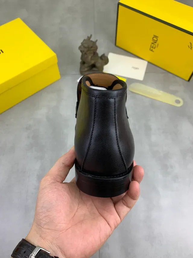 Fendi Mocassim Preto Dourado Embossado FF Monogram Alça com Fivela 3