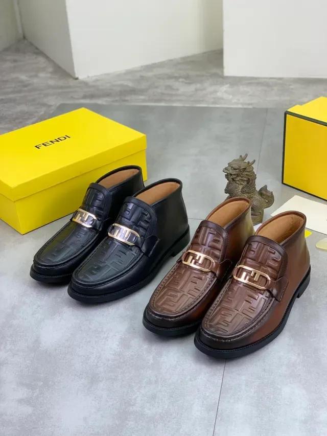 Fendi Mocassim Preto Dourado Embossado FF Monogram Alça com Fivela 6