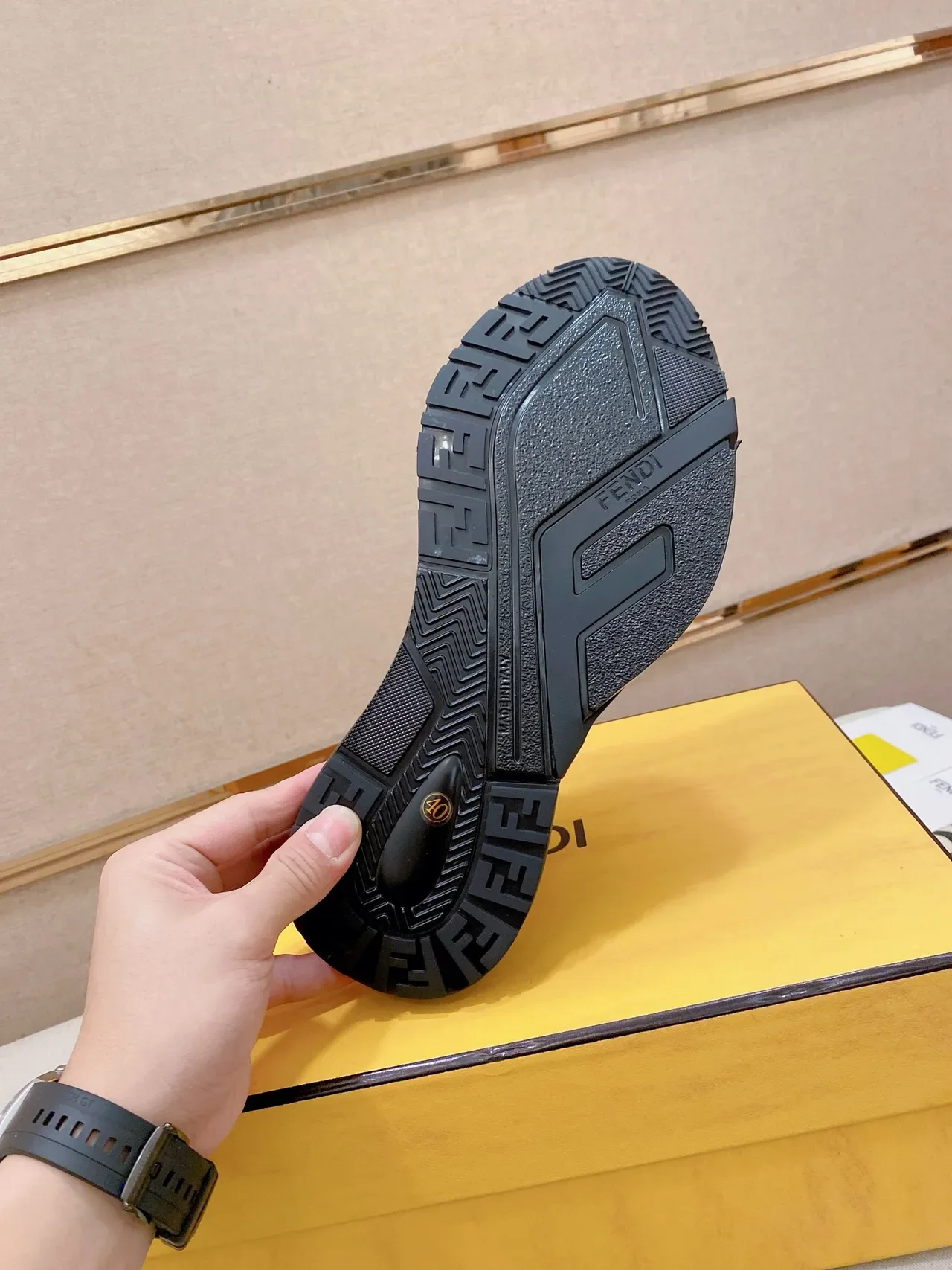 Fendi Preto Amarelo Sola Grossa Monograma Malha Tênis Lifestyle 2
