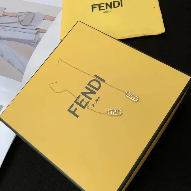 Fendi FF Pendentif Ovale en Cristal Pavé 5
