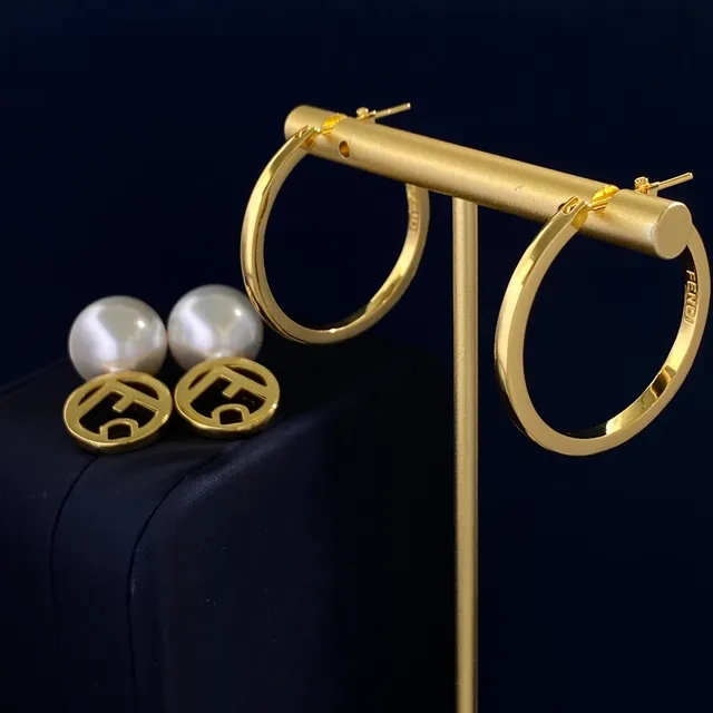 Fendi FF ذهبي أبيض حلق Logo Disc أقراط 8
