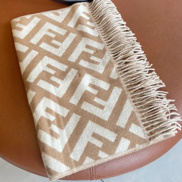 Écharpe Fendi FF Monogram Beige et Crème en Cachemire 7