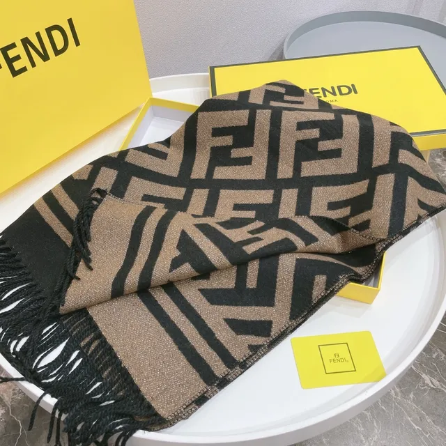 Fendi FF Monogram Écharpe en Cachemire Noir et Beige 6
