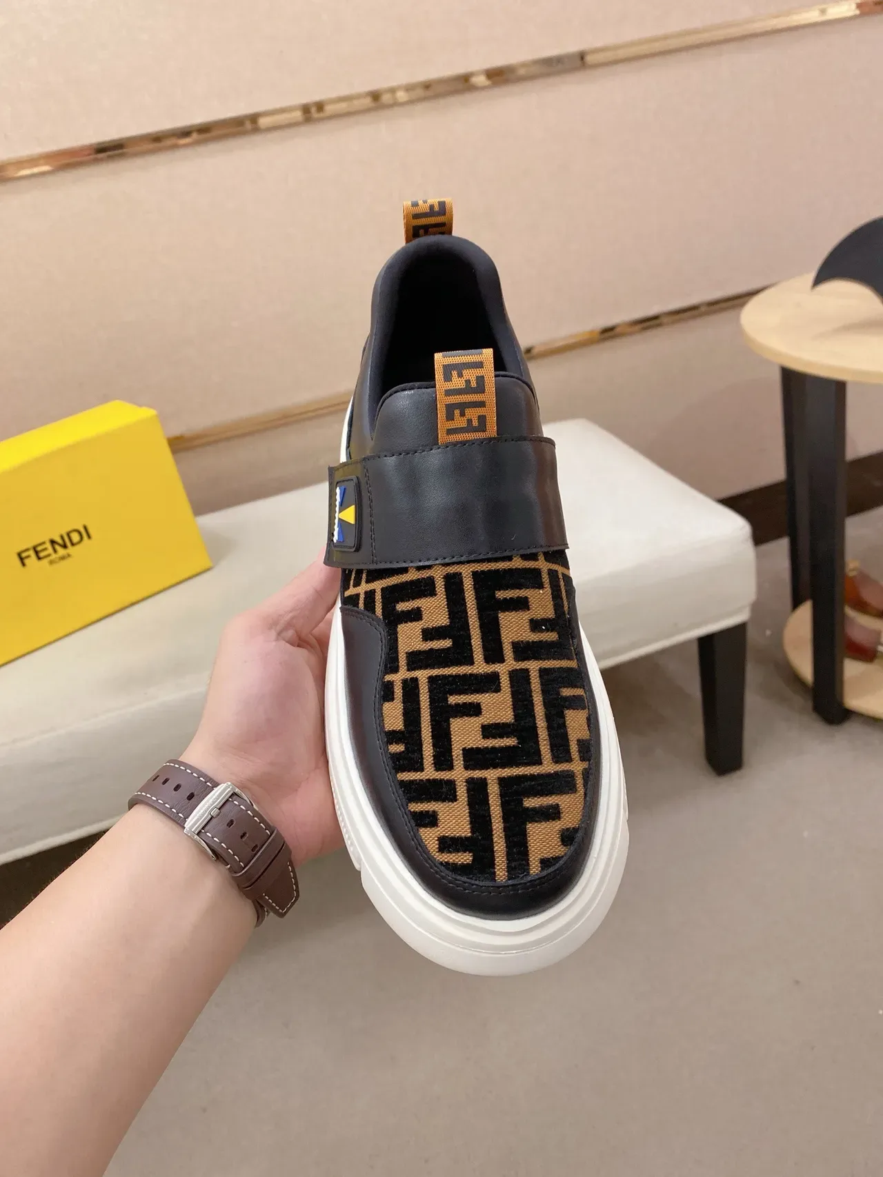 Tênis lifestyle slip-on com monograma FF da Fendi 2