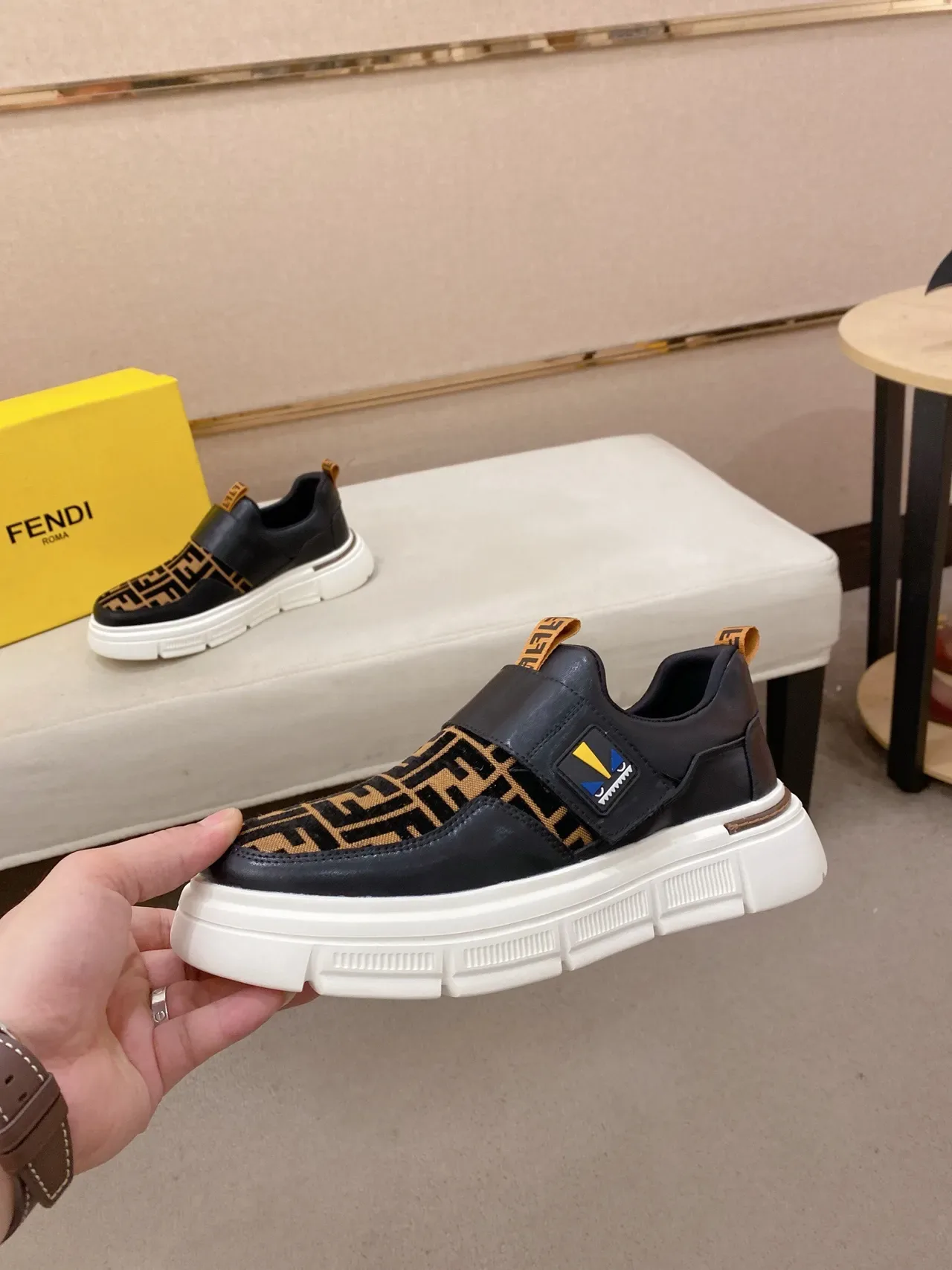 Tênis lifestyle slip-on com monograma FF da Fendi 3