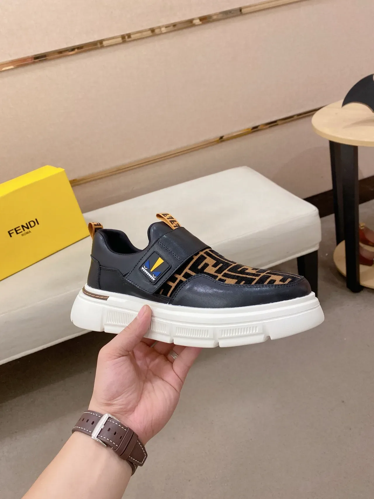 Tênis lifestyle slip-on com monograma FF da Fendi 4