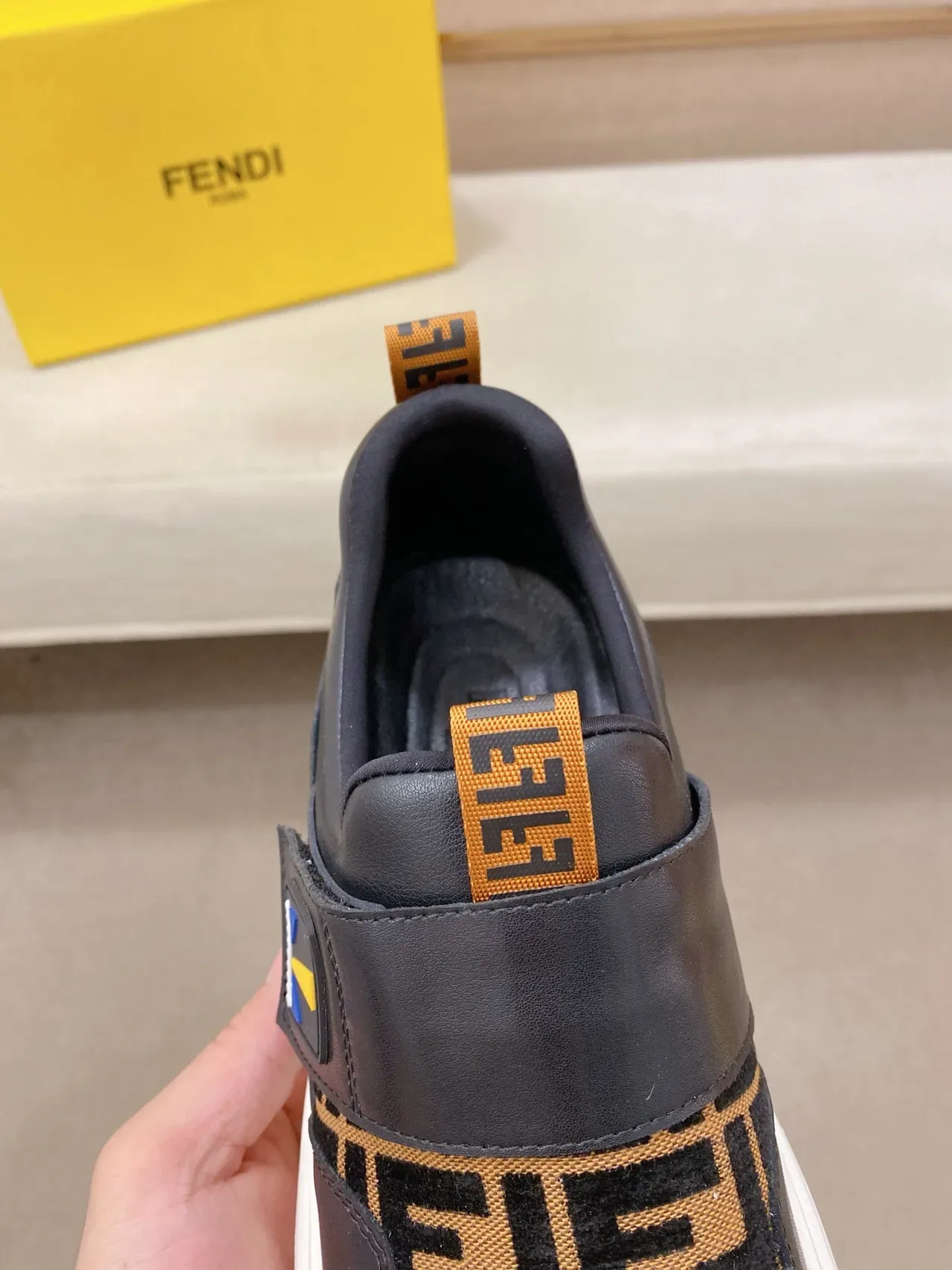 Tênis lifestyle slip-on com monograma FF da Fendi 6