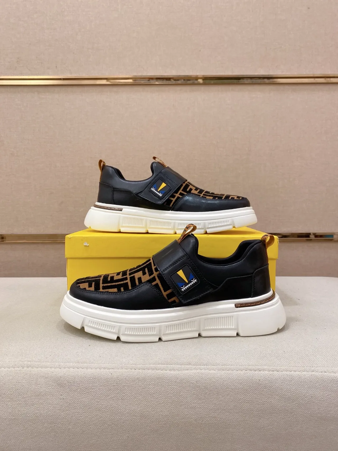 Tênis lifestyle slip-on com monograma FF da Fendi 7