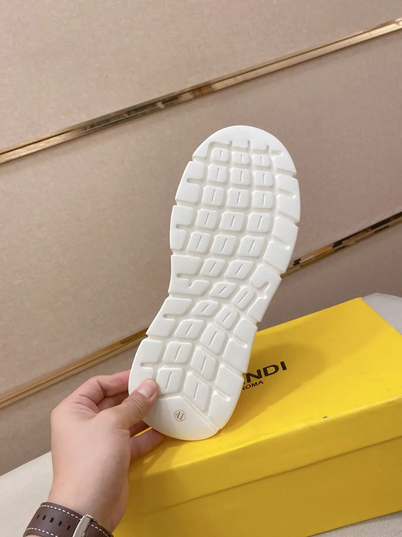 Tênis lifestyle slip-on com monograma FF da Fendi 9