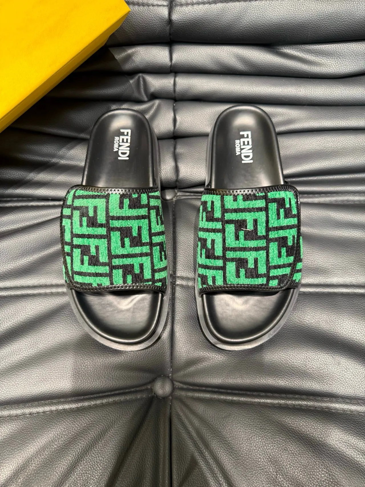 Fendi FF Slide Noir Vert Monogramme Bride Tissée Semelle en Caoutchouc Claquettes 2
