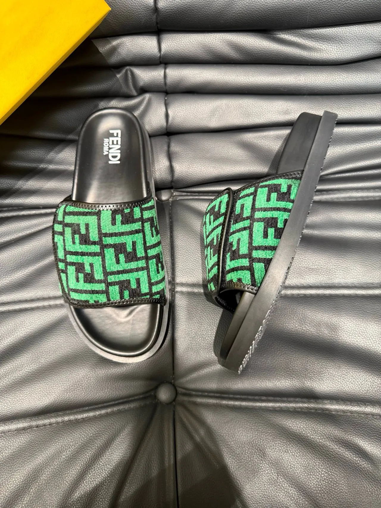 Fendi FF Slide Noir Vert Monogramme Bride Tissée Semelle en Caoutchouc Claquettes 3