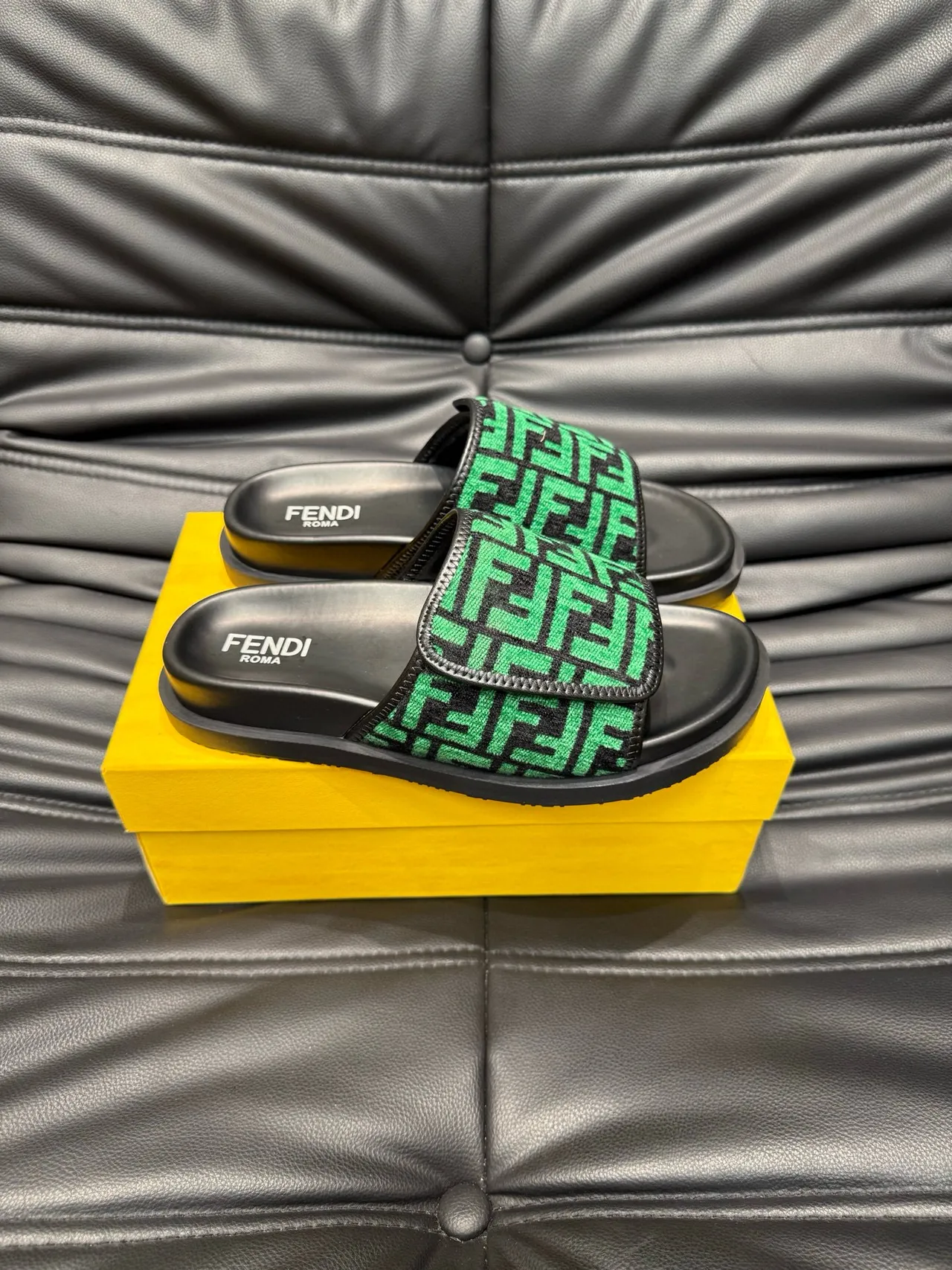 Fendi FF Slide Noir Vert Monogramme Bride Tissée Semelle en Caoutchouc Claquettes 4