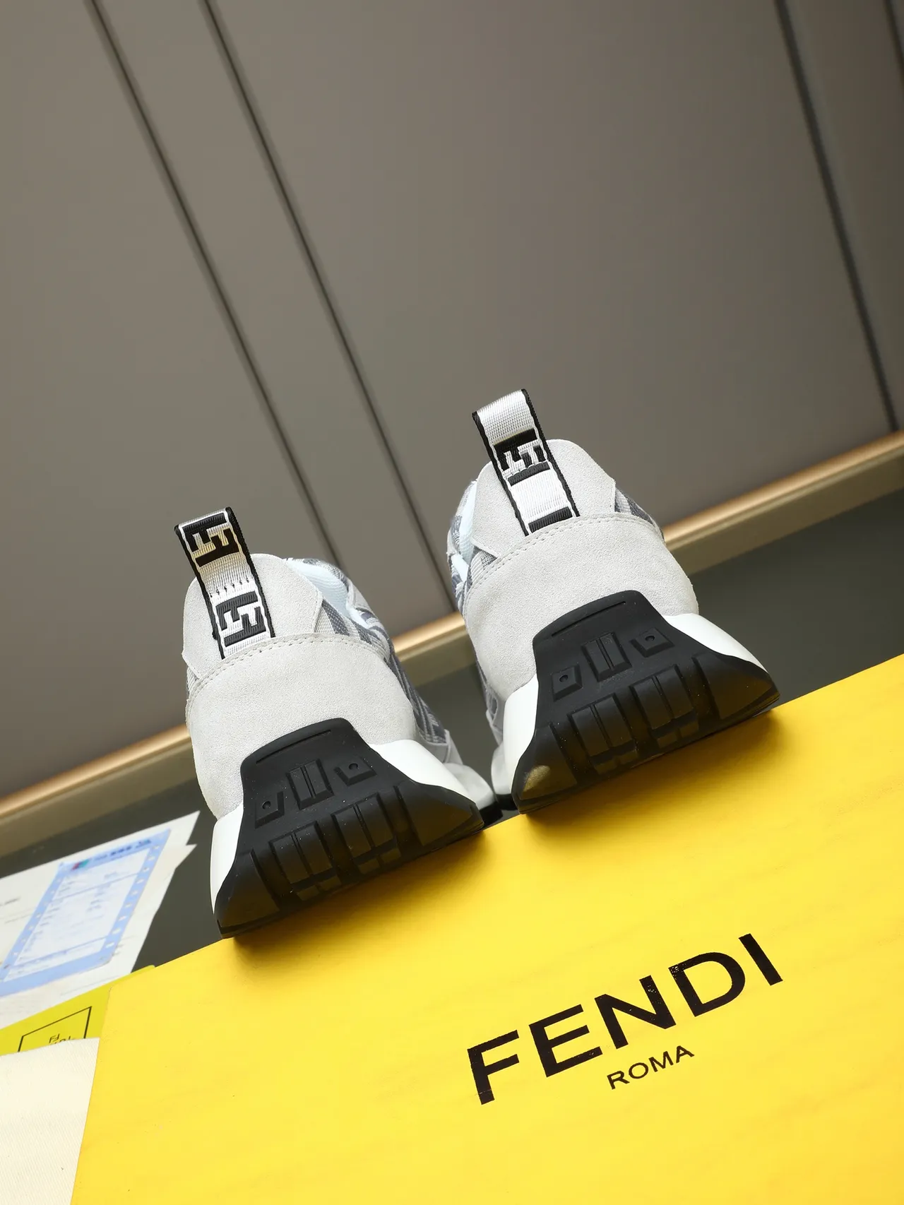 Fendi First Gray FF Monogram tênis lifestyle 3
