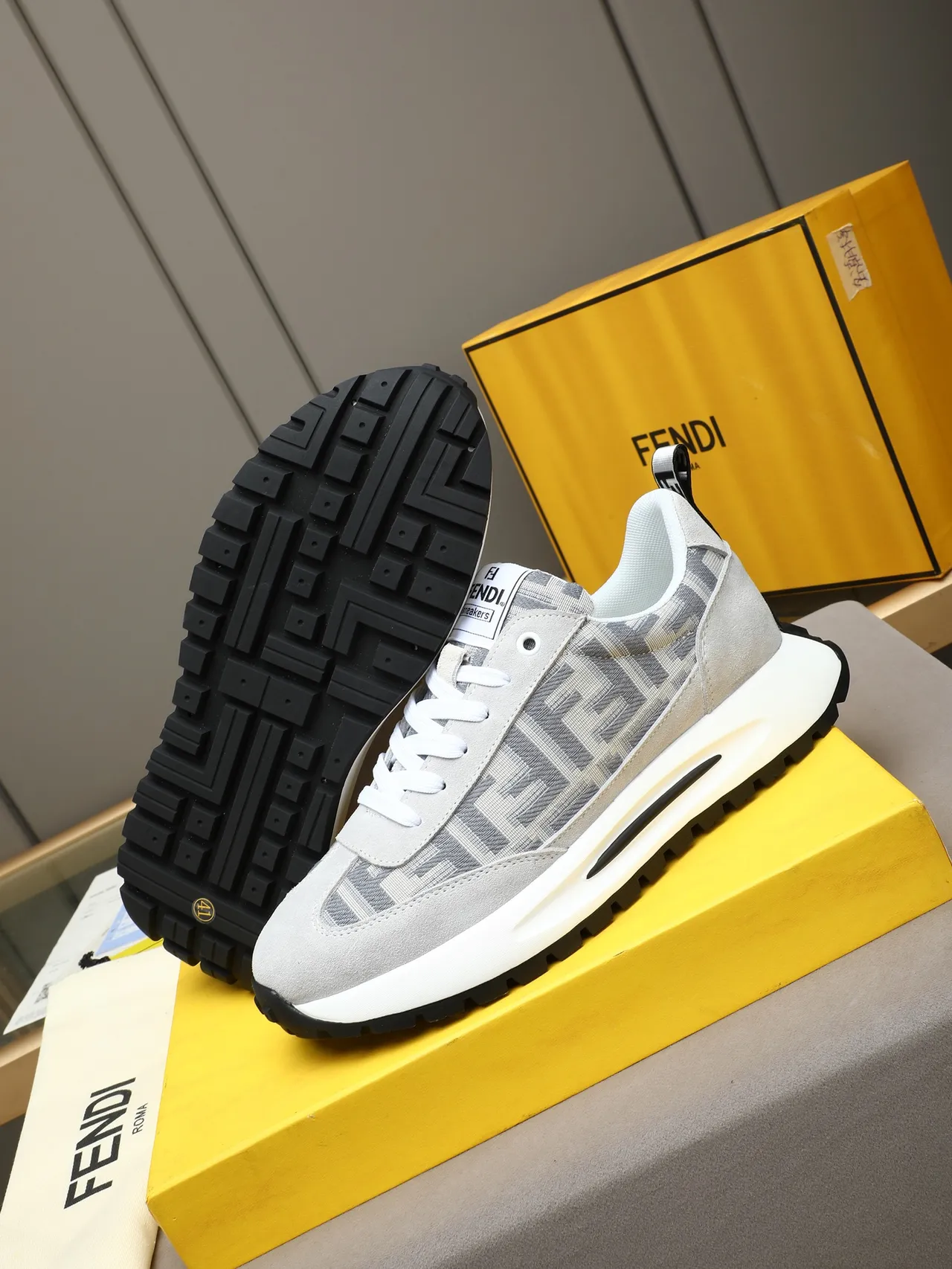 Fendi First Gray FF Monogram tênis lifestyle 4