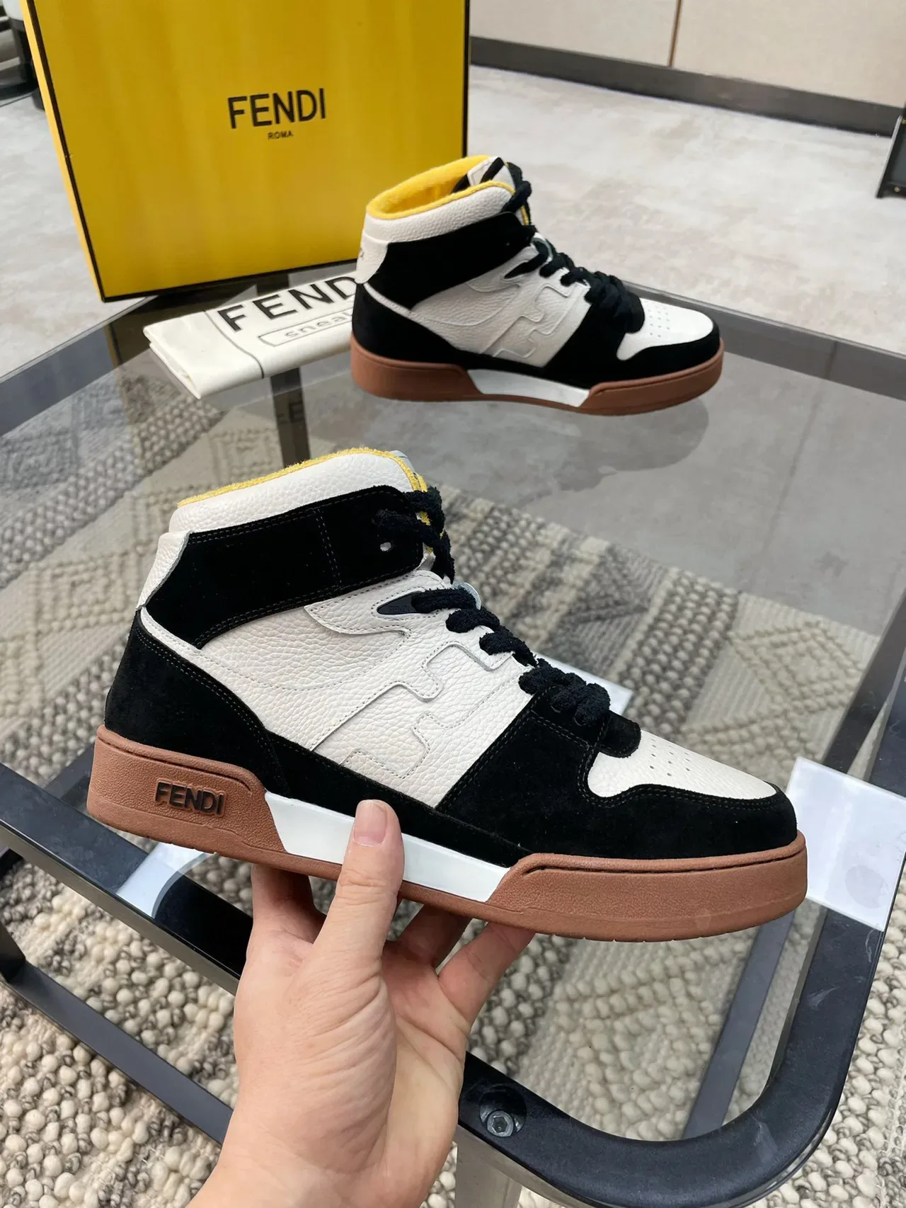 Fendi First أحذية رياضية عالية أبيض أسود جلد سويد بانلد لايف ستايل 7