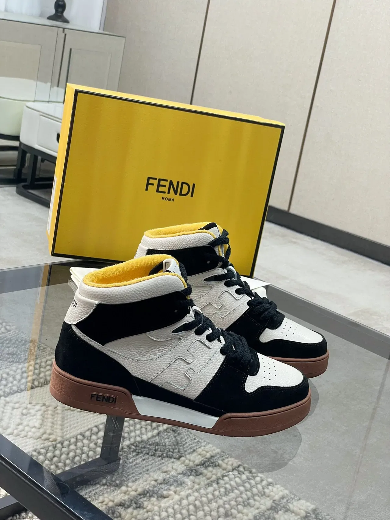 Fendi First أحذية رياضية عالية أبيض أسود جلد سويد بانلد لايف ستايل 9