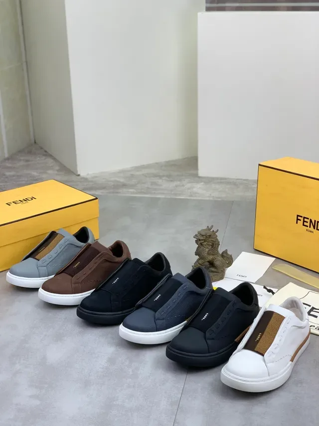 Fendi Mania Navy White Slip-On Chaussures Lifestyle en Cuir Granulé 2