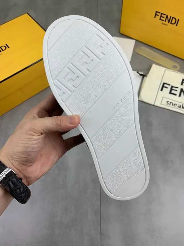 Fendi Mania Navy White Slip-On Chaussures Lifestyle en Cuir Granulé 3