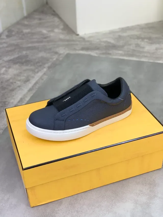 Fendi Mania Navy White Slip-On Chaussures Lifestyle en Cuir Granulé 5