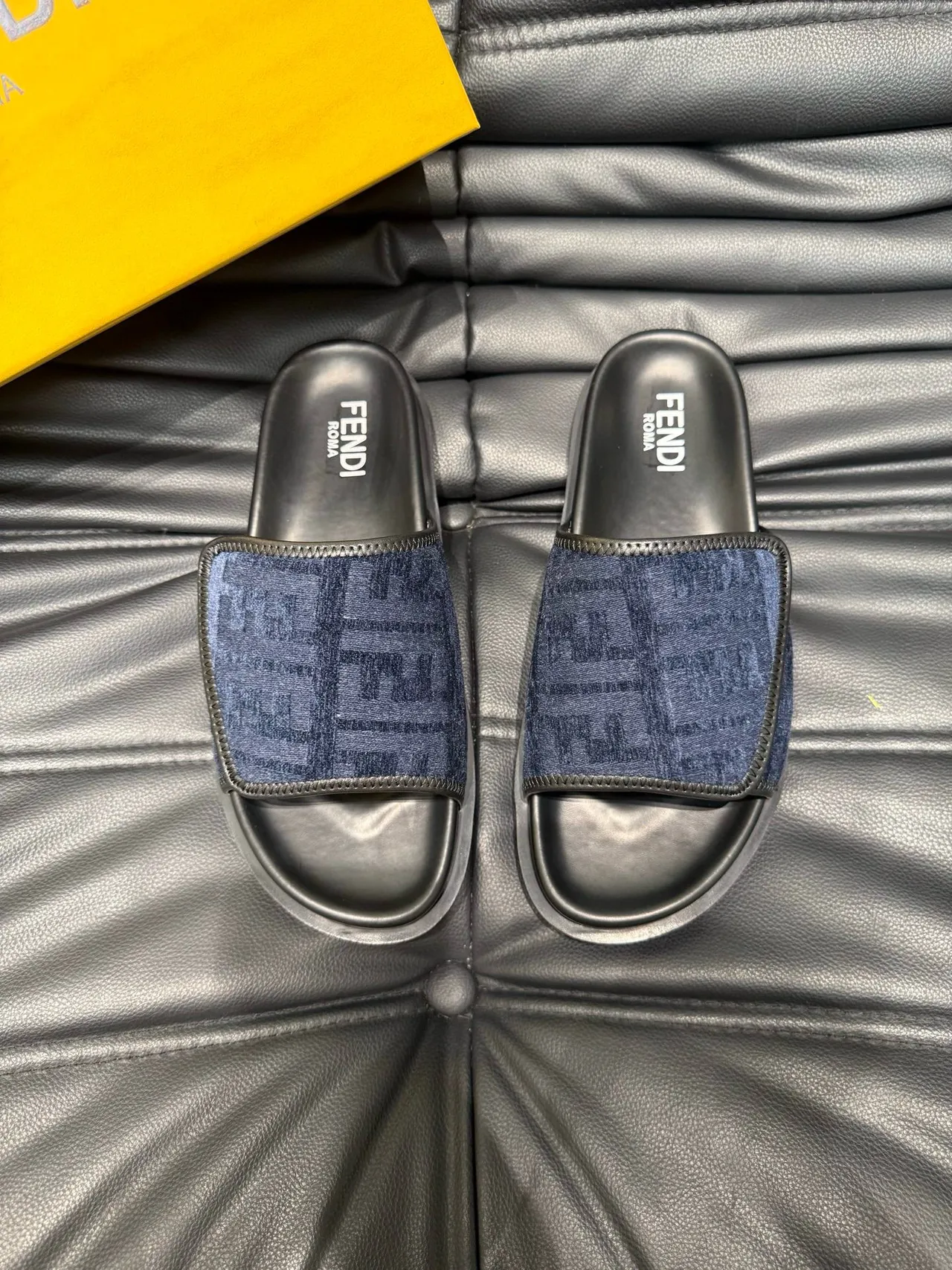 Fendi أزرق بحري أسود مونوغرام جاكوارد حزام كعب مطبوخ مطاطي نعال 2