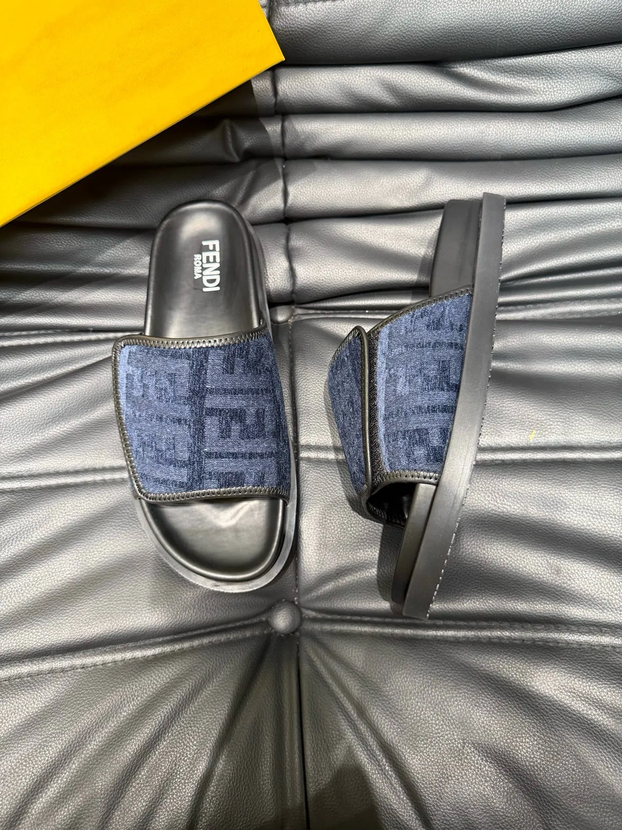 Fendi أزرق بحري أسود مونوغرام جاكوارد حزام كعب مطبوخ مطاطي نعال 3