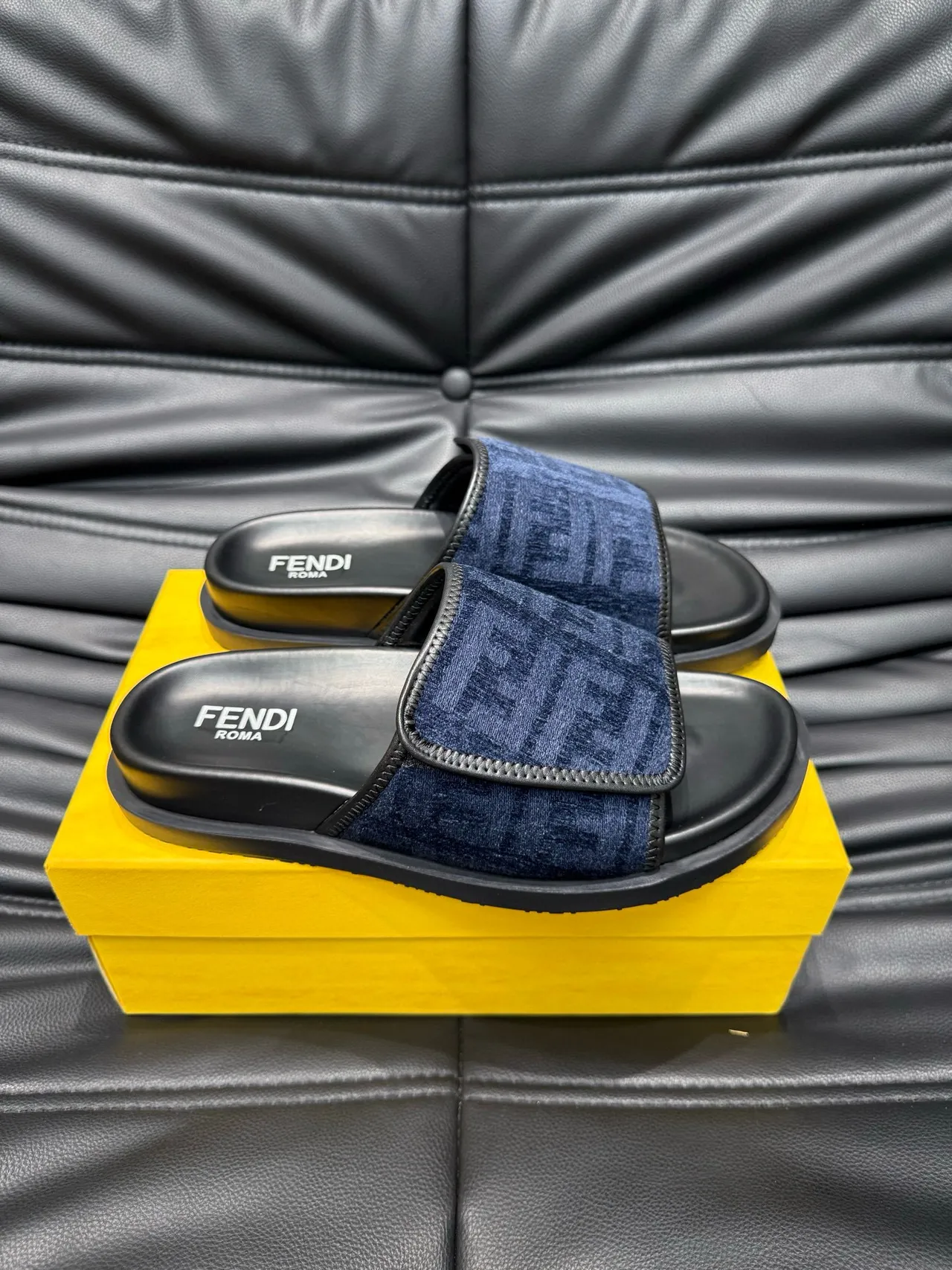Fendi أزرق بحري أسود مونوغرام جاكوارد حزام كعب مطبوخ مطاطي نعال 4