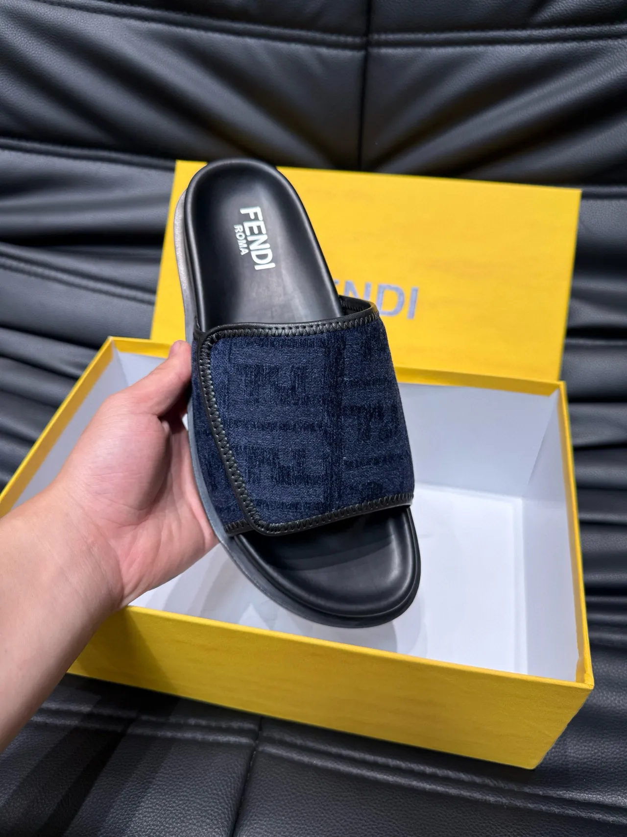 Fendi أزرق بحري أسود مونوغرام جاكوارد حزام كعب مطبوخ مطاطي نعال 7
