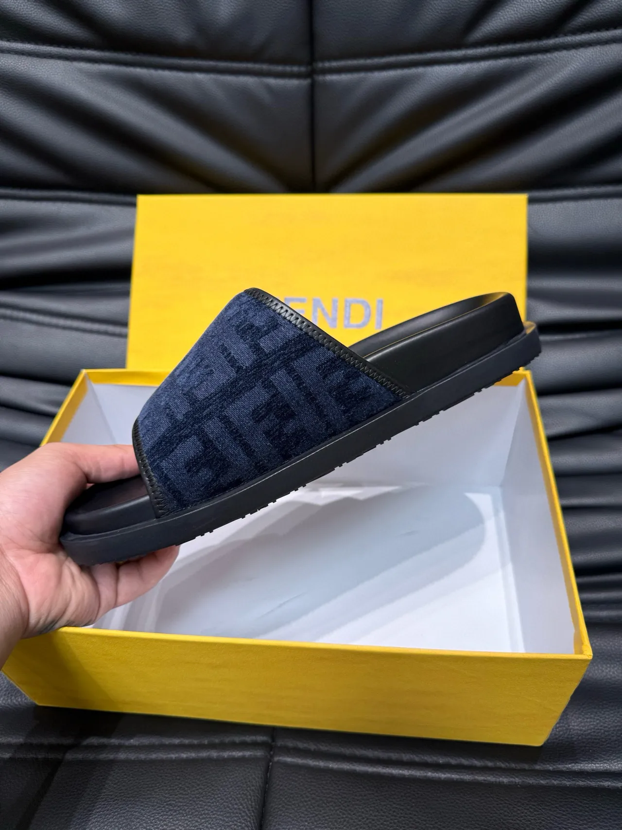 Fendi أزرق بحري أسود مونوغرام جاكوارد حزام كعب مطبوخ مطاطي نعال 8