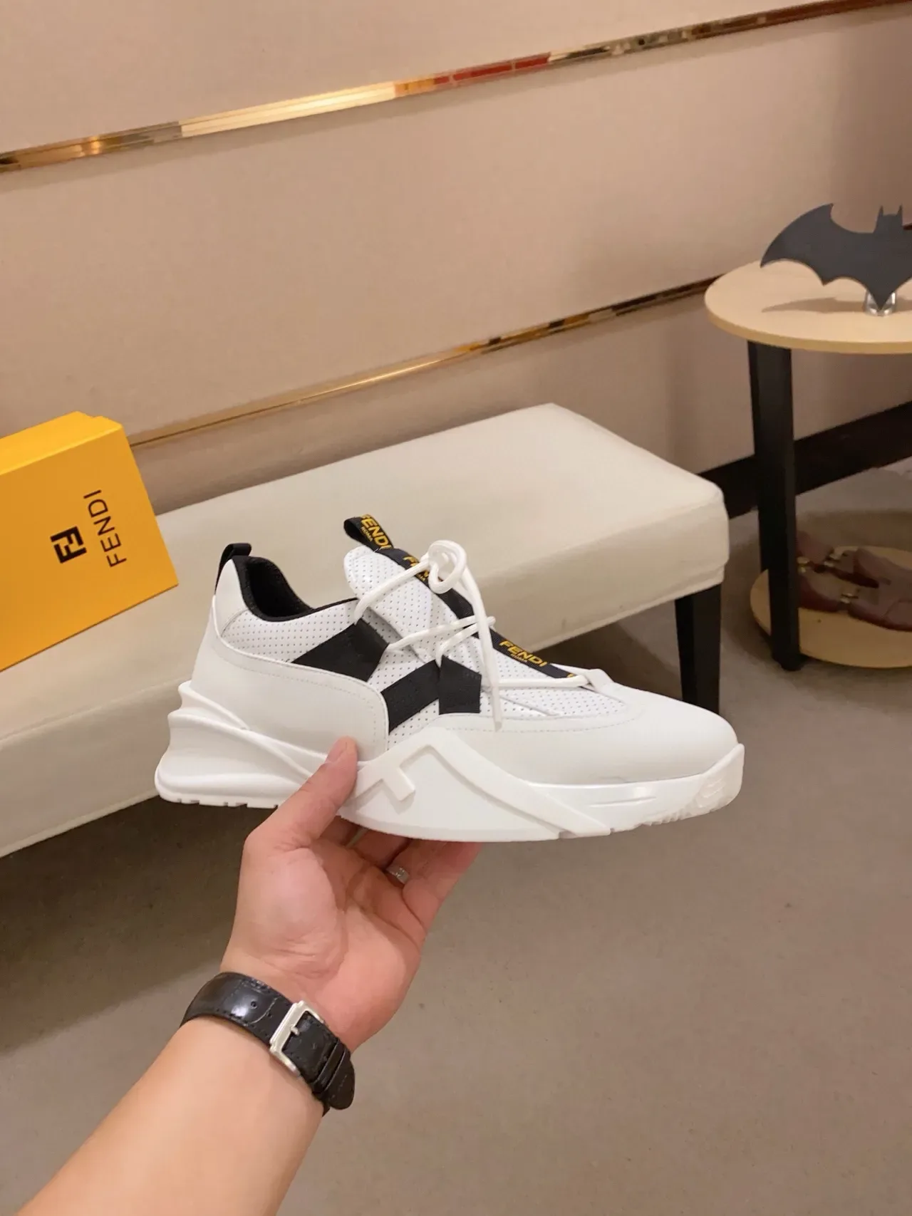 Fendi Runner Zapatillas Chunky Blancas y Negras 5