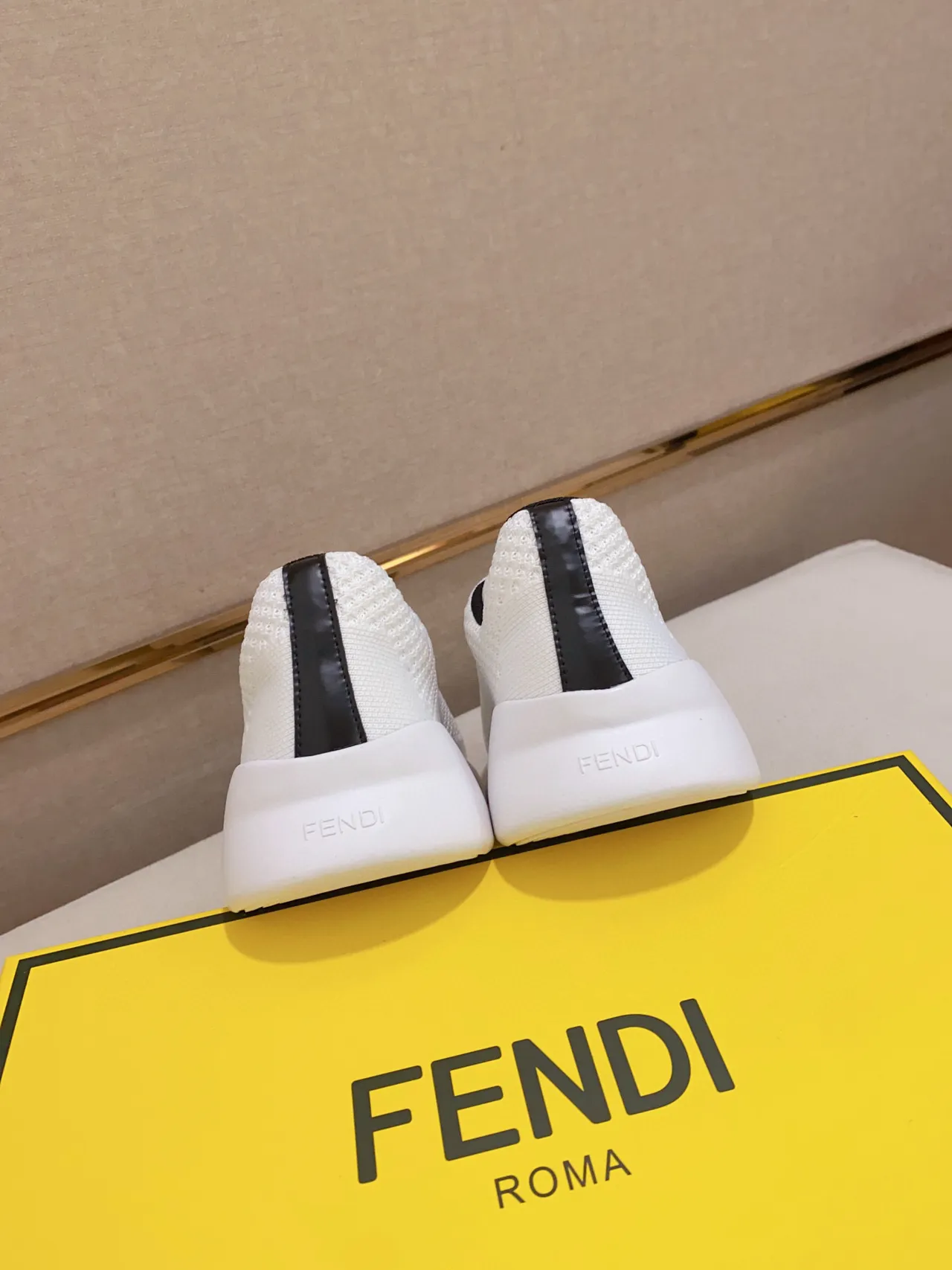 Fendi Blanc Noir Upper Tricot Semelle Épaisse à Nervures Sneakers Lifestyle 3