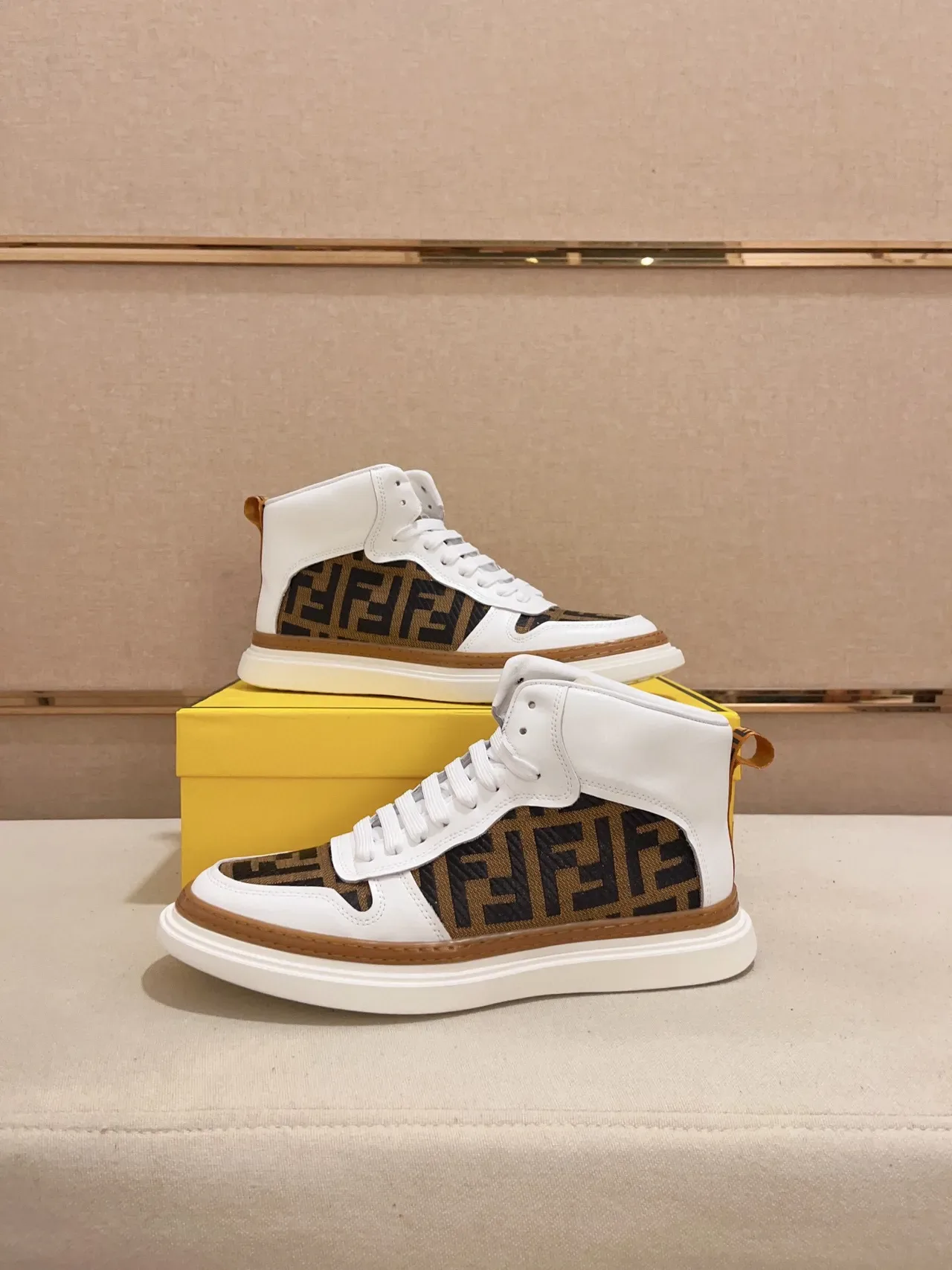 Fendi Blanc Marron Baskets Lifestyle Monogrammées en Tissu High-Top 4