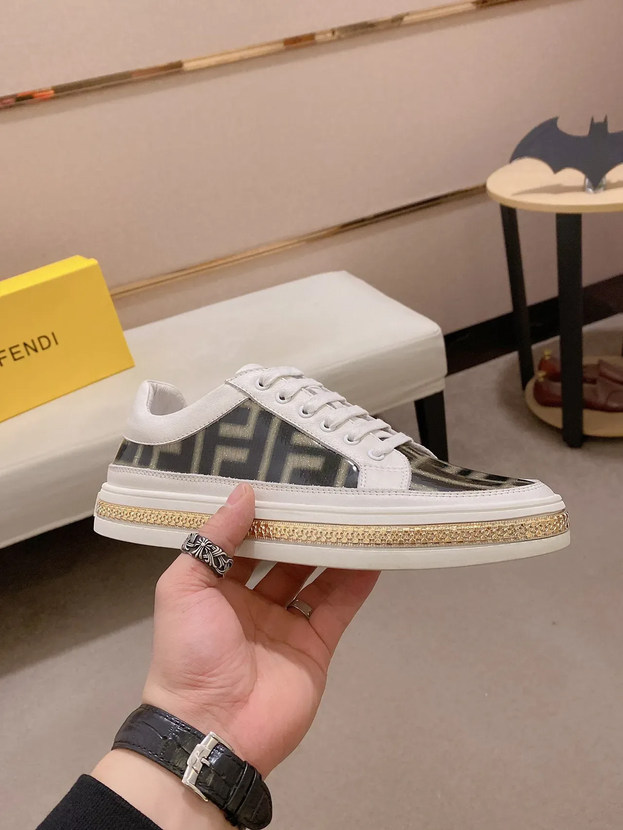 Fendi Blanc Doré Monogramme Panneau Latéral Overlay Transparente Sneakers Lifestyle 7