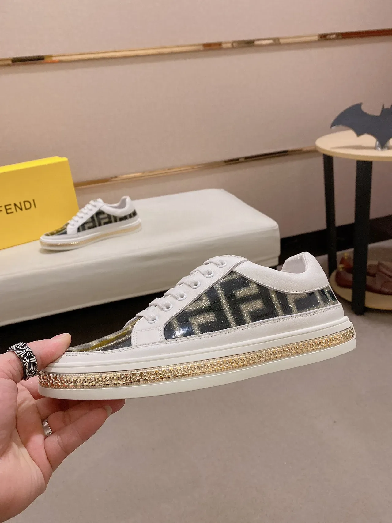 Fendi Blanc Doré Monogramme Panneau Latéral Overlay Transparente Sneakers Lifestyle 8