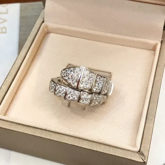 Articulated Pavé-Set Geometric Ring 3