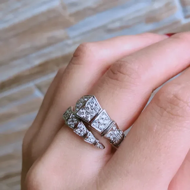 Articulated Pavé-Set Geometric Ring 8