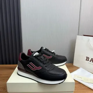 Bally Sneakers Lifestyle de cuero negro y burdeos con panel lateral U-Logo