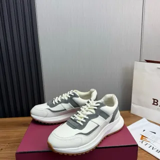Bally Off-White e cinza com painéis sneakers lifestyle