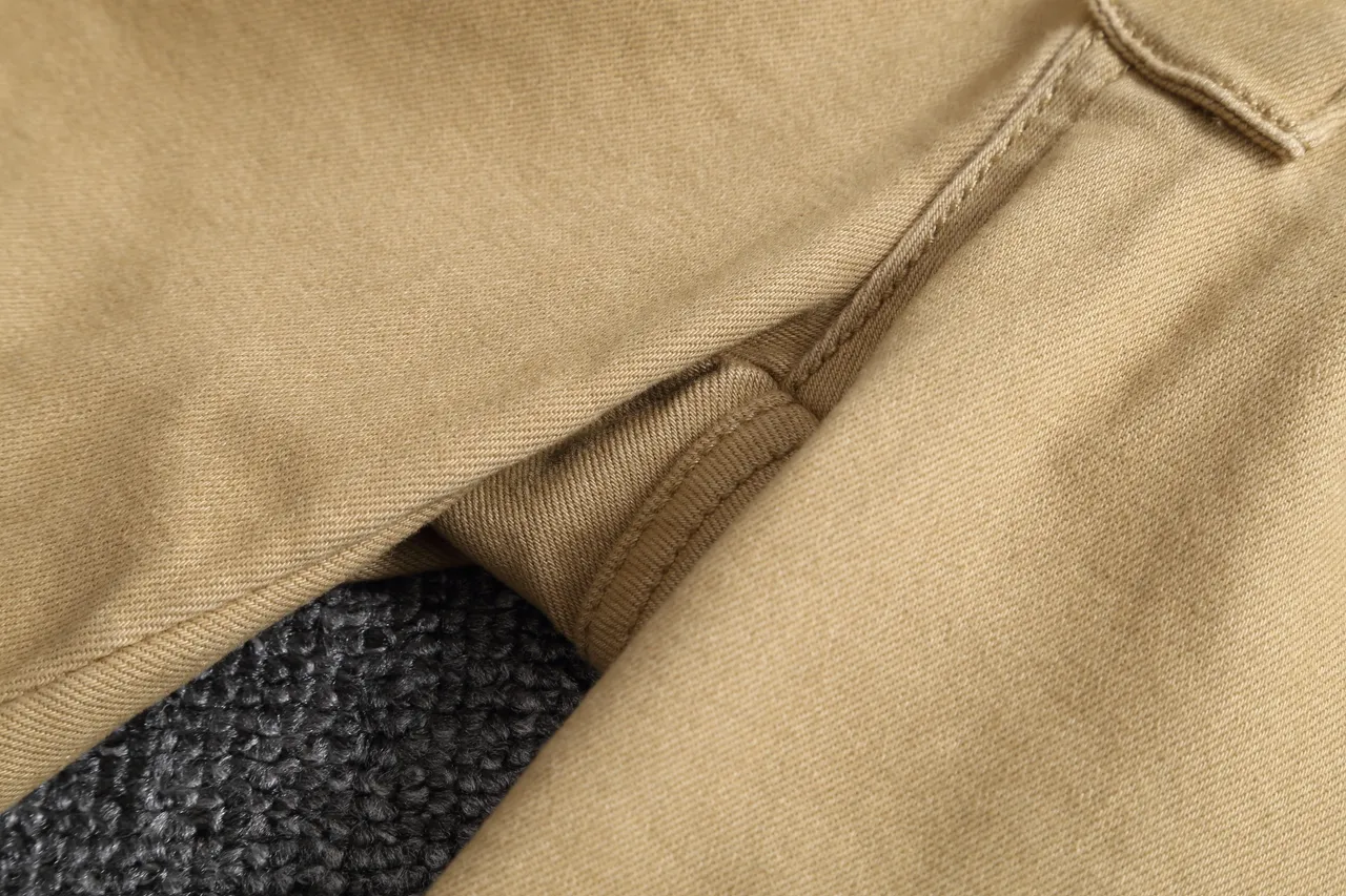 Beige Black Cargo-Style Zippered Thigh Pockets Shorts 10