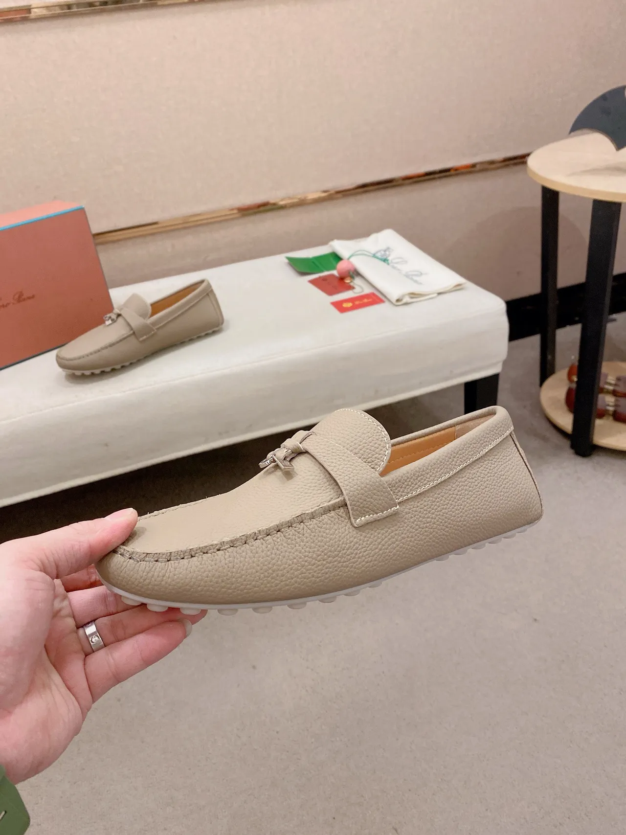 Beige White Pebbled Leather Moc-Toe Stitching Loafer 3