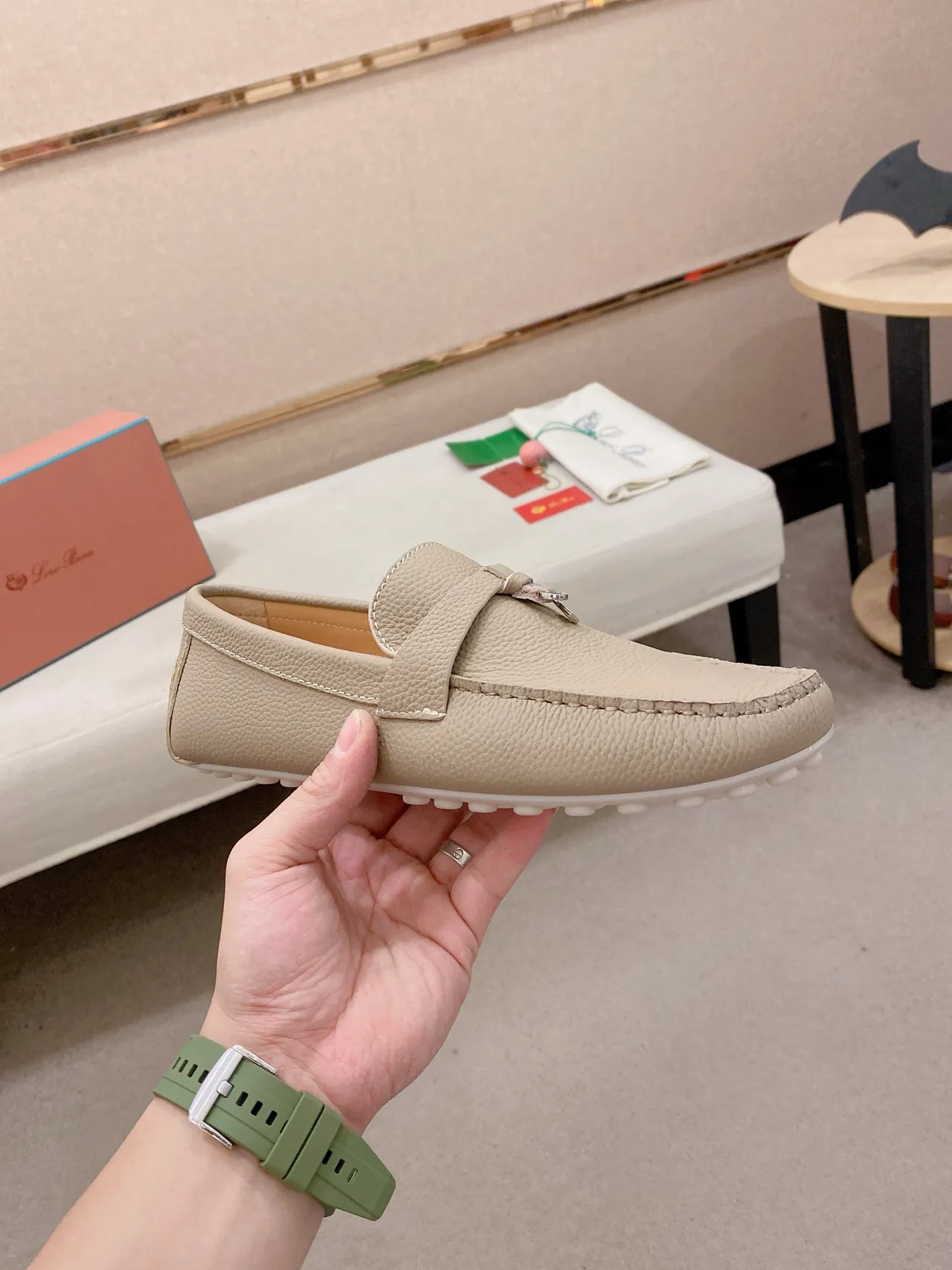 Beige White Pebbled Leather Moc-Toe Stitching Loafer 4