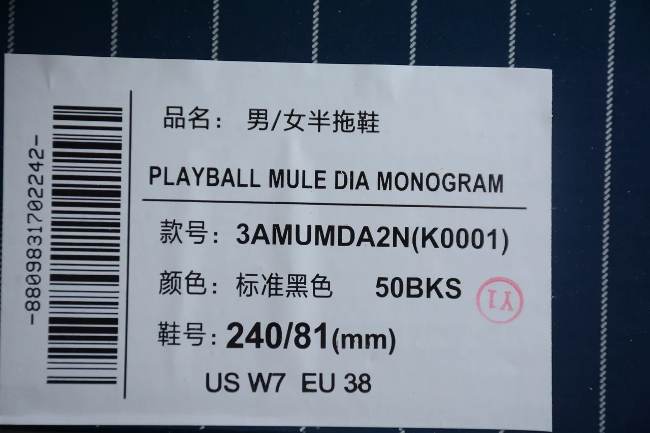 أحذية كانفاس سوداء وبيضاء NY Monogram مربوطة بالأحزمة ومنزلقة 2