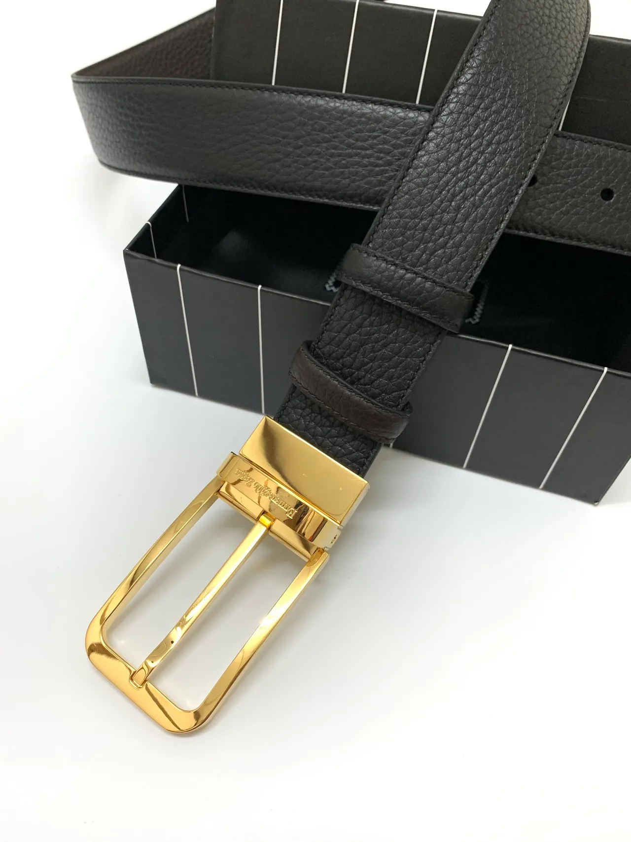 Black Gold Pebbled Rectangular Buckle Leather Belt 2