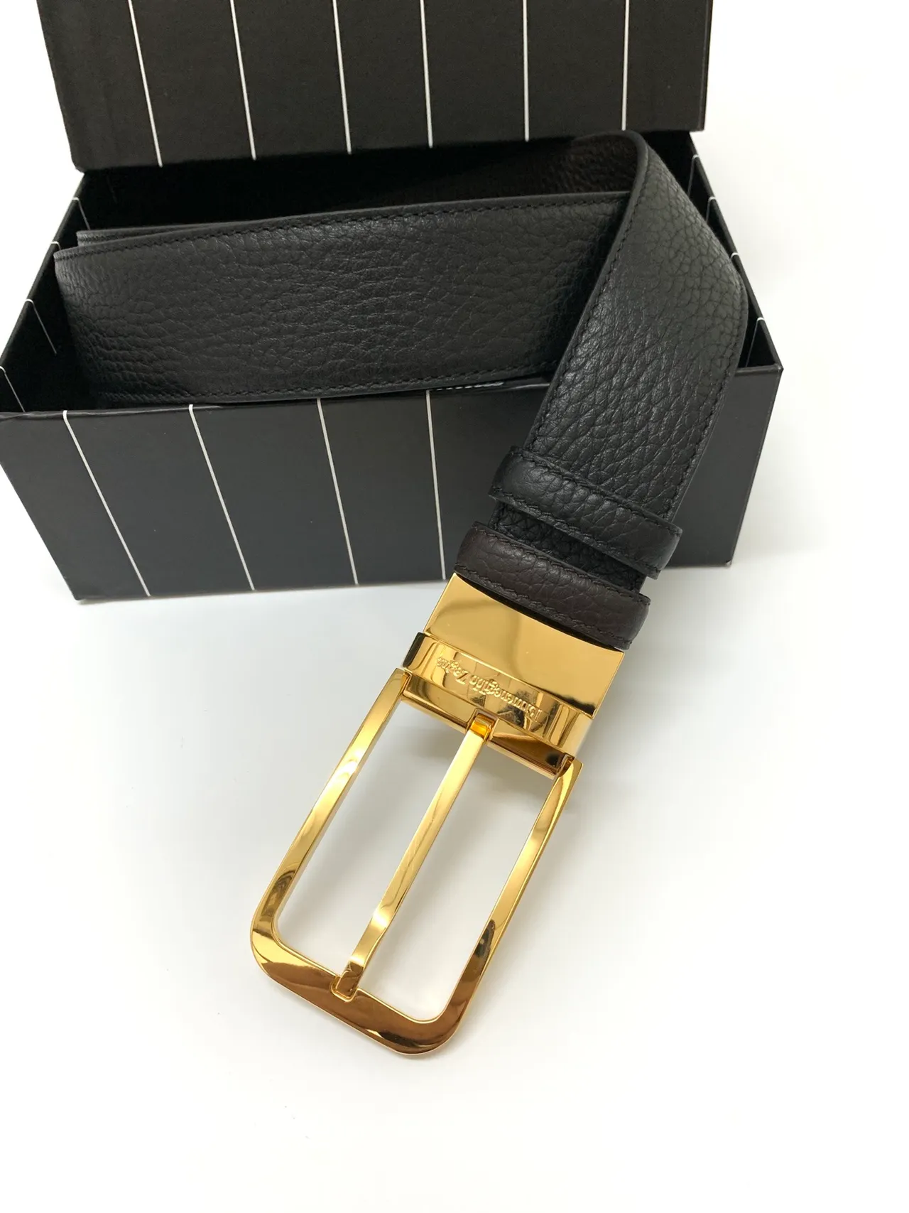 Black Gold Pebbled Rectangular Buckle Leather Belt 3